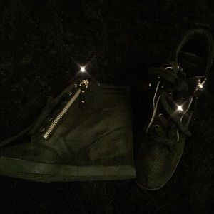 Black & gold wedge heels/sneakers!♡